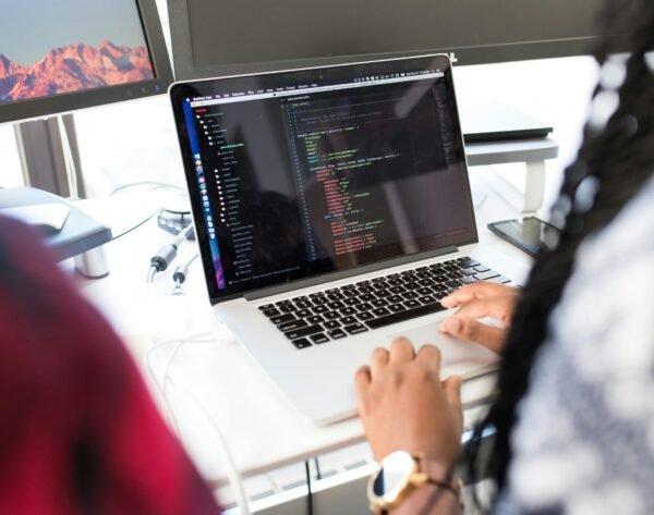 pexels-divinetechygirl-1181467